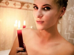 Amatööri, Vessa, Luonnolliset tissit, Pienikokoinen, Lyhyt tukka, Soolo, Teini, Tissit