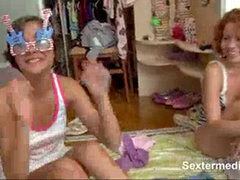 18 éves, Cumizás, Ondó fröcskölés, Filigrán alkatú, Nuni, Leborotvált, Vékony, Tini