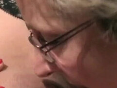 Enthousiasteling, Grote mammen, Blond, Lesbisch, Rijpe lesbienne, Kut duiken, Kort haar, Tieten likken