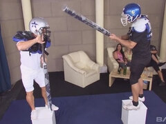 Blondi, Ruskeahiuksinen, Ryhmä, Tatuointi