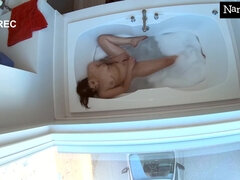 Barnvakt, Brunett, Fångad, Naturliga tuttar, Fitta, Tuttar, Leksaker, Vibrator