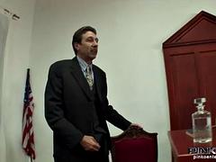 Grosse bite, Gros seins, Sucer une bite, Brunette brune, Tir de sperme, Double pénétration, Hard, Plan cul à trois