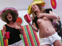 Diákotthon, Csoport, Leszbikus, Természetes mellek, Buli, Nuni, Valóság, Begyek