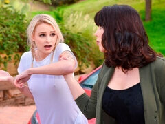 Blonde, Doigter, Lesbienne, Léchez, Masturbation, Chatte, Strapon, Dénudage