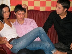 Amatéři, Kuřba, Brunetka, Podvádění, Cuckold, Na pejska, Líbání, Vyhublá