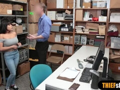 Store bryster, Pik sutte, Brunette, Buttet, Latinsk, Realitet, Teenager, Uniform