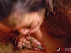 Stor kuk, Avsugning, Par, Fingering, Porrstjärnor, Pov, Tatuering, Tuttar