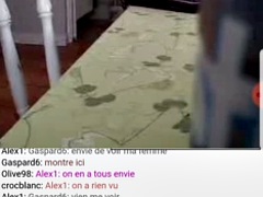 Coco.fr: A guy films his fat in the shower