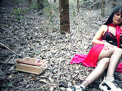 Caperucita Roja Tatiana Morales se pierde en bosque y se la come el lobo halloween especial