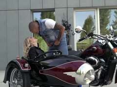 Babe, Blond, Ansiktssperm, Slikking, Naturlige bryster, Utendørs, Fitte, Ridning