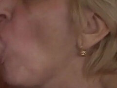 Stora tuttar, Blondin, Avsugning, Sperma shot, Granny, Mogen, Fitta, Tuttar