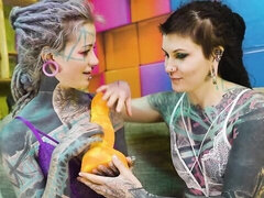 18, Stor stjärt, Stor kuk, Stora tuttar, Avsugning, Doggystyle, Kkm, Tonåring