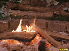 Babe, Brunette, Barmfager, Hd, Lesbisk, Slikking, Fitte, Pupper