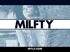 Stor stjärt, Stora tuttar, Avsugning, Sperma shot, Långt ner i halsen, Hardcore, Milf, Mamma