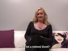 Peitos grandes, Loiroa, Tchecoa, Peludoa, Maduroa