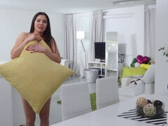 Velike joške, Doggystyle, Prstni, Poljubljanje, Lizanje, Milf, Muco, Odstranjevanje