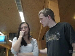 Stor stjärt, Doggystyle, Handjobb, Onani, Pov, Offentlig, Rakad, Tonåring