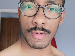 Amatőr, Fekete, Egyedül