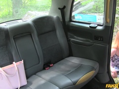 Amatör, Bil, Fingering, Handjobb, Utomhus, Pov, Fitta, Spanking