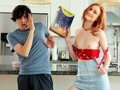 Stor pik, Hundestilling, Køkken, Naturlige bryster, Røvhåret, Tatovering, Teenager, Bryster