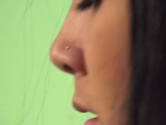 Pik sutte, Brunette, Langt ned i halsen, Håndjob, Kysse, Naturlige bryster, Teenager