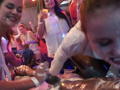 Blonde, Brunette brune, Européenne, Groupe, Interracial, Piercing, Réalité, Tatouage