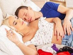 큰 엉덩이, 큰 음경, 큰 가슴, 금발의, 오랄섹스, 도기스타일, 얼굴에