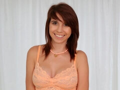 Amatőr, Hatalmas hátsó, Gesztenyebarna, Kutya póz, Latin lány, Leborotvált, Tini, Begyek