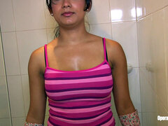 Brunette, Kondom, Sperm skott, Mørk, Ansiktssperm, Hushjelp, Olje, Tattovering