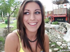 Brunetka, Striekanie semena, Na tvár, Honění, Prirodzené prsia