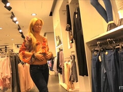 Anál, Tanec, Prstovanie, Zející, Masturbácia, Orgazmus, Sólo, Upskirt