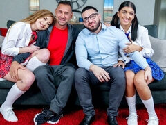 Duży tyłek, Duży kutas, Obciąganie, Styl na pieska, Sex w czwórkę, Naturalne cycki, Nastolatki, Cycki