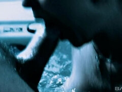 Blondinka, Zunanji izliv, Obrazno, Zunaj, Tetovaže