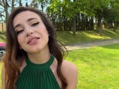 18 jaar, Pijpbeurt, Bruinharig, Handbeurt, Nylonstof, Buiten, Pornster, Verleid