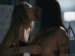 Gros seins, Blonde, Brunette brune, Hd, Lesbienne, Mère que j'aimerais baiser, Tatouage, Adolescente