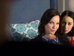 Любители, Черные, Две девушки, Каблуки, Милф, Натуральные сиськи, Втроем, Сиськи