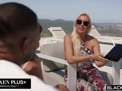 Μεγάλος πούτσος, Μελαχροινή, Βαθυ λαρυγγι, Πούτσος, Σε στάση σκύλου στα τέσσερα, Διαφυλετικό, Γλείψιμο, Μουνί