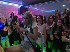 Blond, Brunette, Europeisk, Gruppe, Raseblandet, Sexy undertøy, Piercingen, Realitet