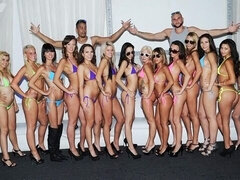 18 éves, Hatalmas hátsó, Tekintélyes didik, Cumizás, Kutya póz, Orgia, Vékony, Tini