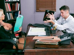 Enthousiasteling, Grote kont, Grote lul, Grote mammen, Pijpbeurt, Moeder die ik wil neuken, Kantoor, Tatoeage