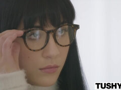 Anal, Brunette brune, Tir de sperme, Lunettes, Hard, Chevaucher, Rugueux, Jarretelles