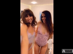 Tyłek, Duży kutas, Obciąganie, Obciąganie, Masturbacja, Naturalne cycki, Chudy, Cycki