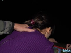 Isot tissit, Suihinotto, Rintava, Rankka, Ulkona, Näkökulma pov, Julkinen, Todellisuus