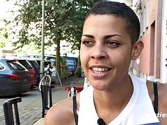 Amatør, Babe, Store pupper, Britisk, Tysk, Utendørs, Offentlig, Barbert