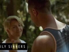 Blondinka, Fafanje, Kurac, Družina, Obrito, Sesanje, Joške, Mokra