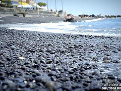 Gold Digger slut Florane Russell prefers fucking to photos