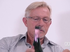 Fafanje, Kolidž, Prišlo v usta, Pete, Dve ženski in moški, Piercing, Tetovaže, Joške