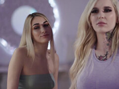 Tattooed TS babe enjoys kissing with small boobs girlfriend