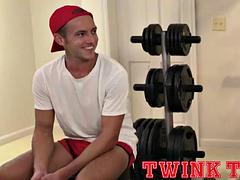 Stor pik, Blondine, Pik sutte, Universitet, Homoseksuel, Muskel, Sport