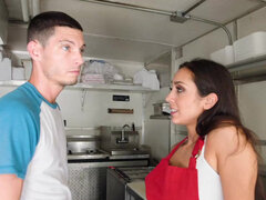 Enthousiasteling, Kont, Pijpbeurt, Stel, Latijnse vrouw, Geld, Buiten, Geschoren